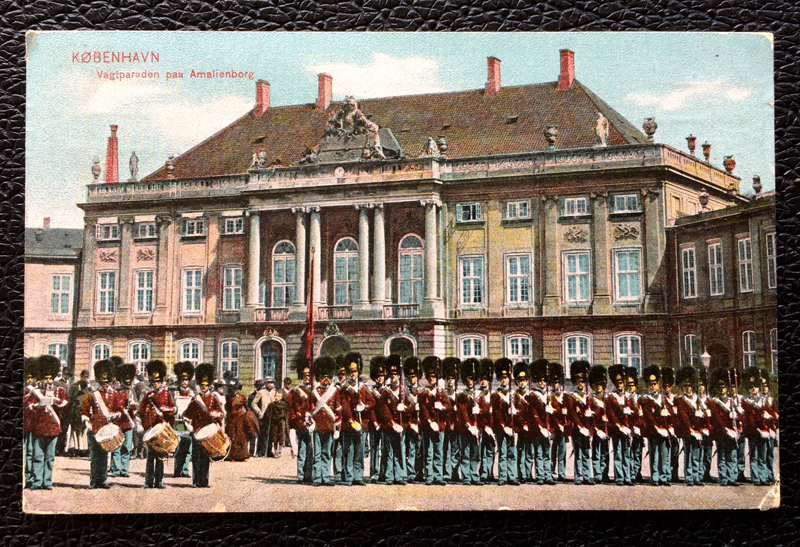 Project Postcard December 1912 - Kopenhagen Royal Soldiers in front of Amalienborg